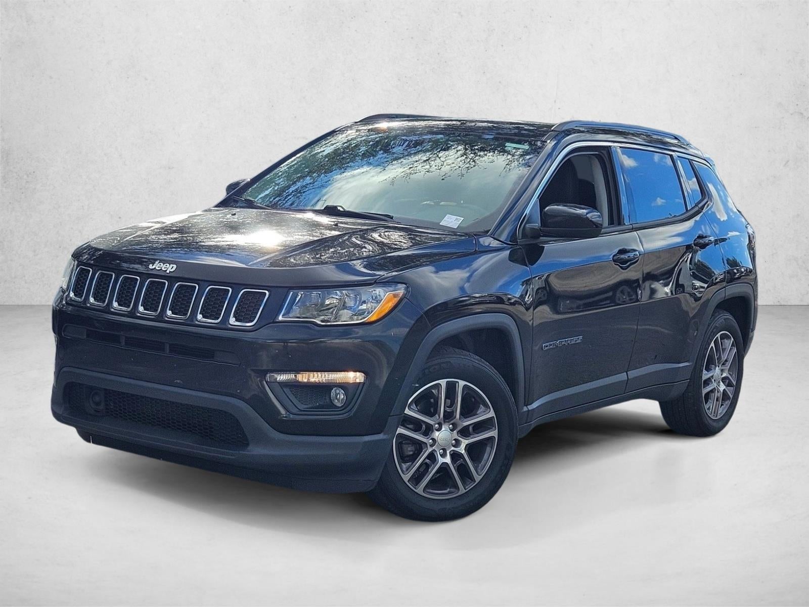 2020 Jeep Compass Latitude w/Sun/Safety Pkg FWD