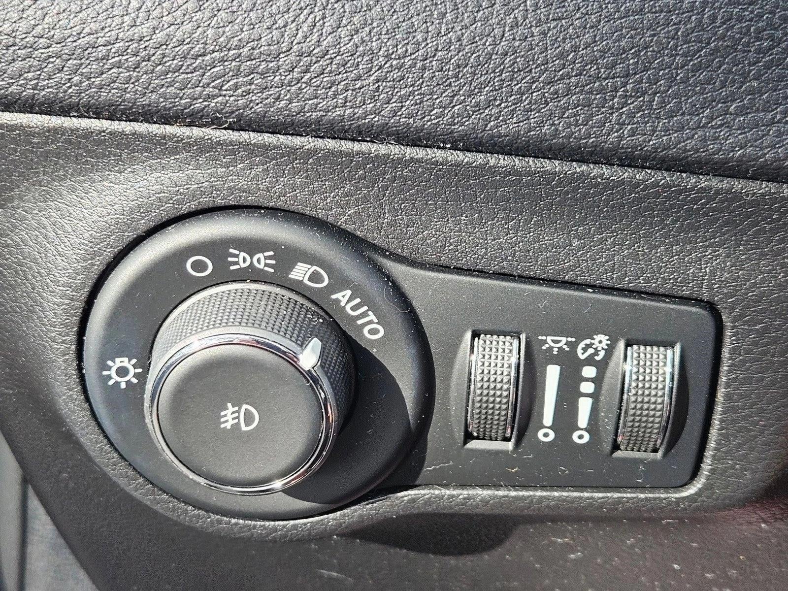 2020 Jeep Compass Latitude w/Sun/Safety Pkg FWD