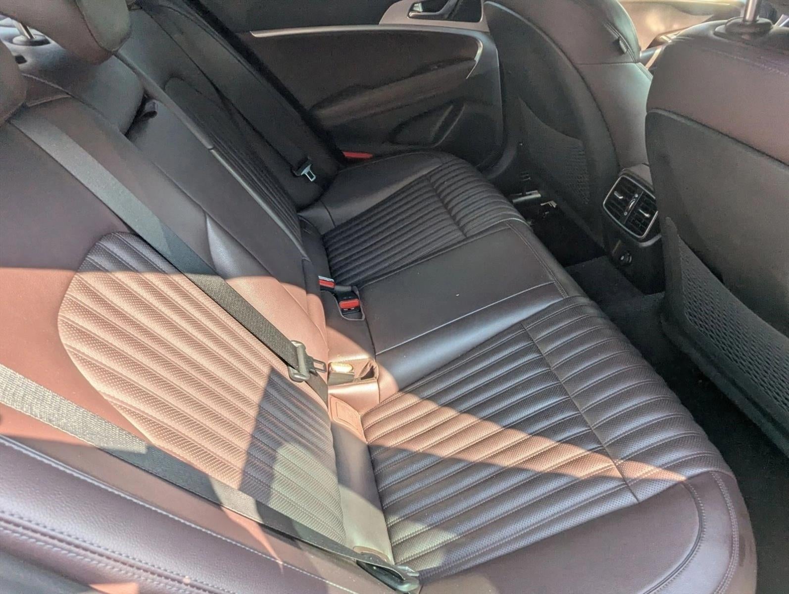 2022 Genesis G70 2.0T RWD