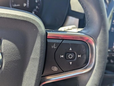 2022 Volvo XC40 T5 AWD Momentum