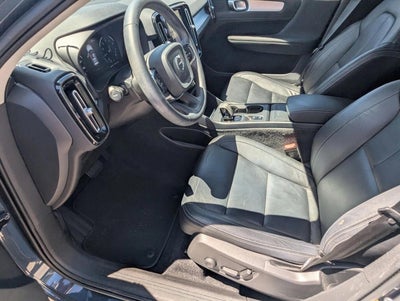2022 Volvo XC40 T5 AWD Momentum