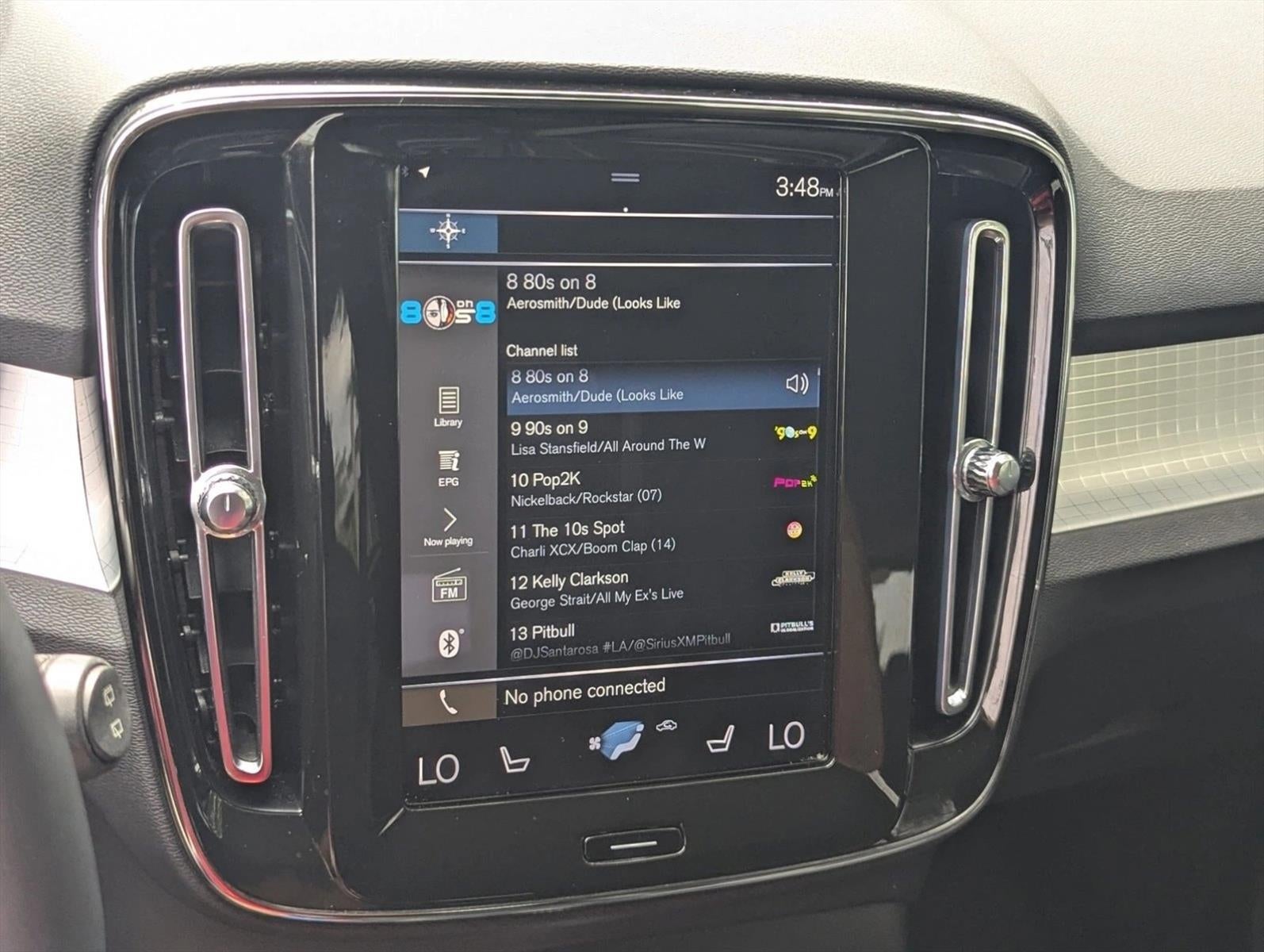 2022 Volvo XC40 T5 AWD Momentum