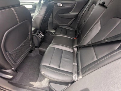 2022 Volvo XC40 T5 AWD Momentum