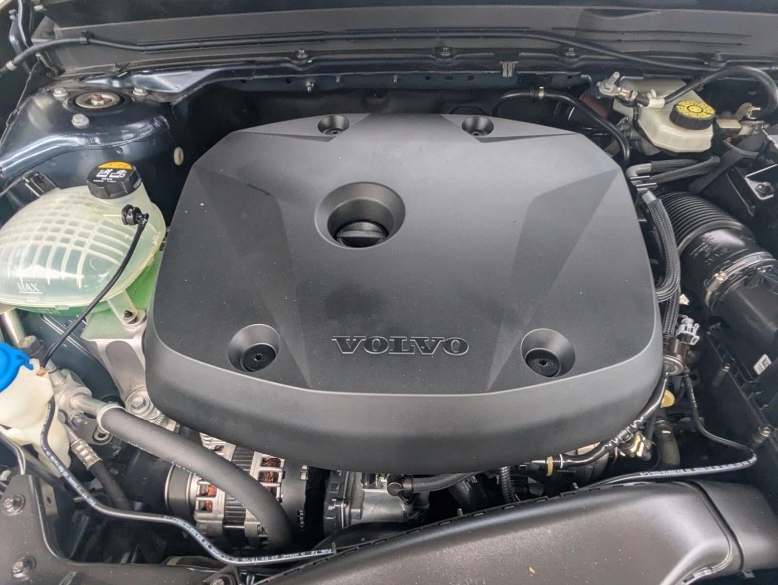 2022 Volvo XC40 T5 AWD Momentum