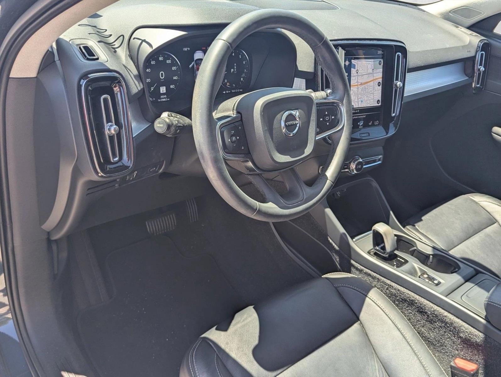 2022 Volvo XC40 T5 AWD Momentum