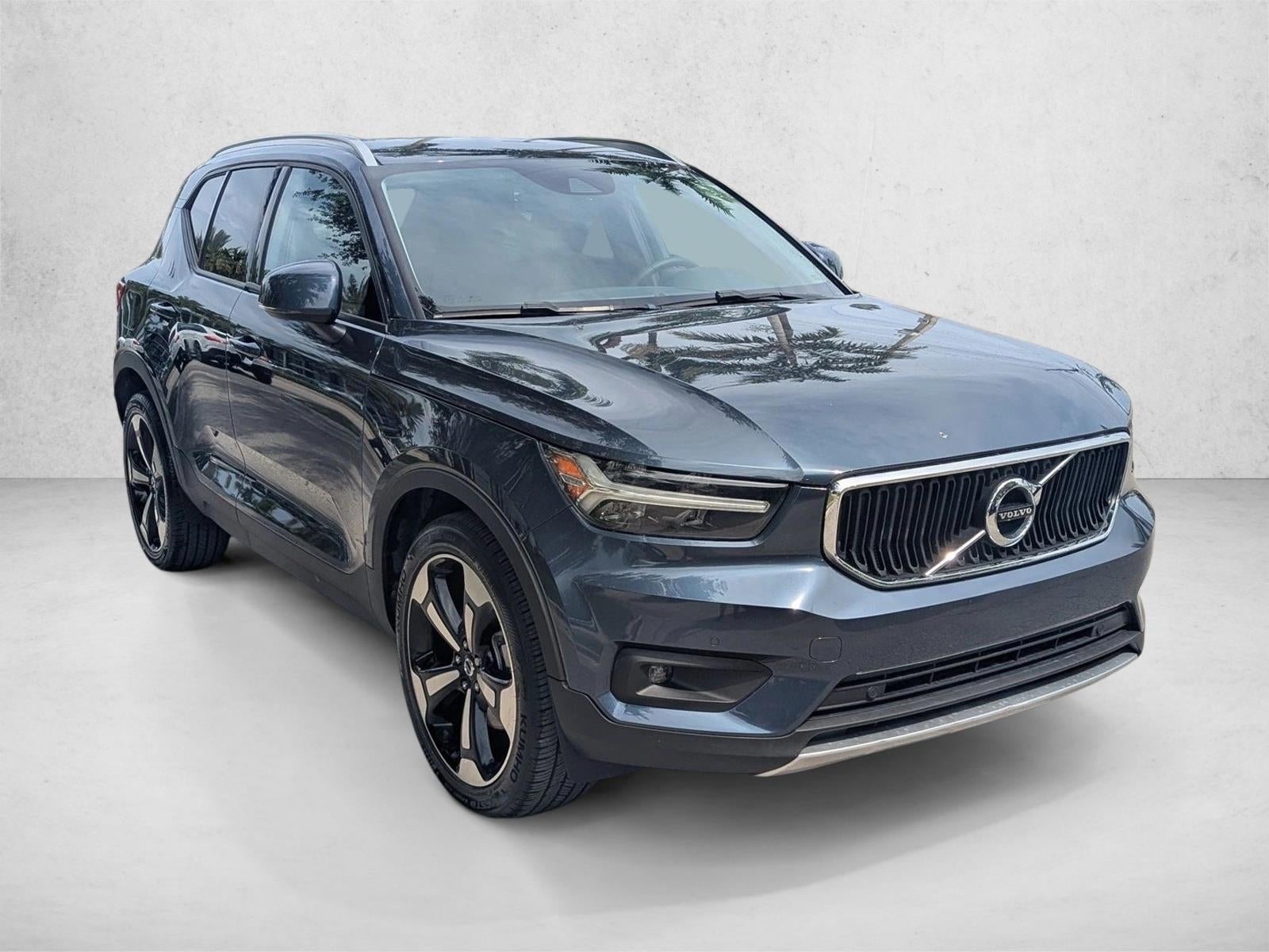 2022 Volvo XC40 T5 AWD Momentum