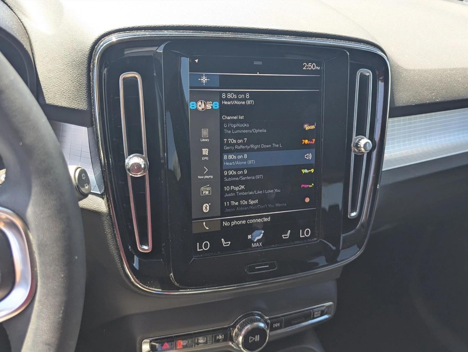 2022 Volvo XC40 T5 AWD Momentum