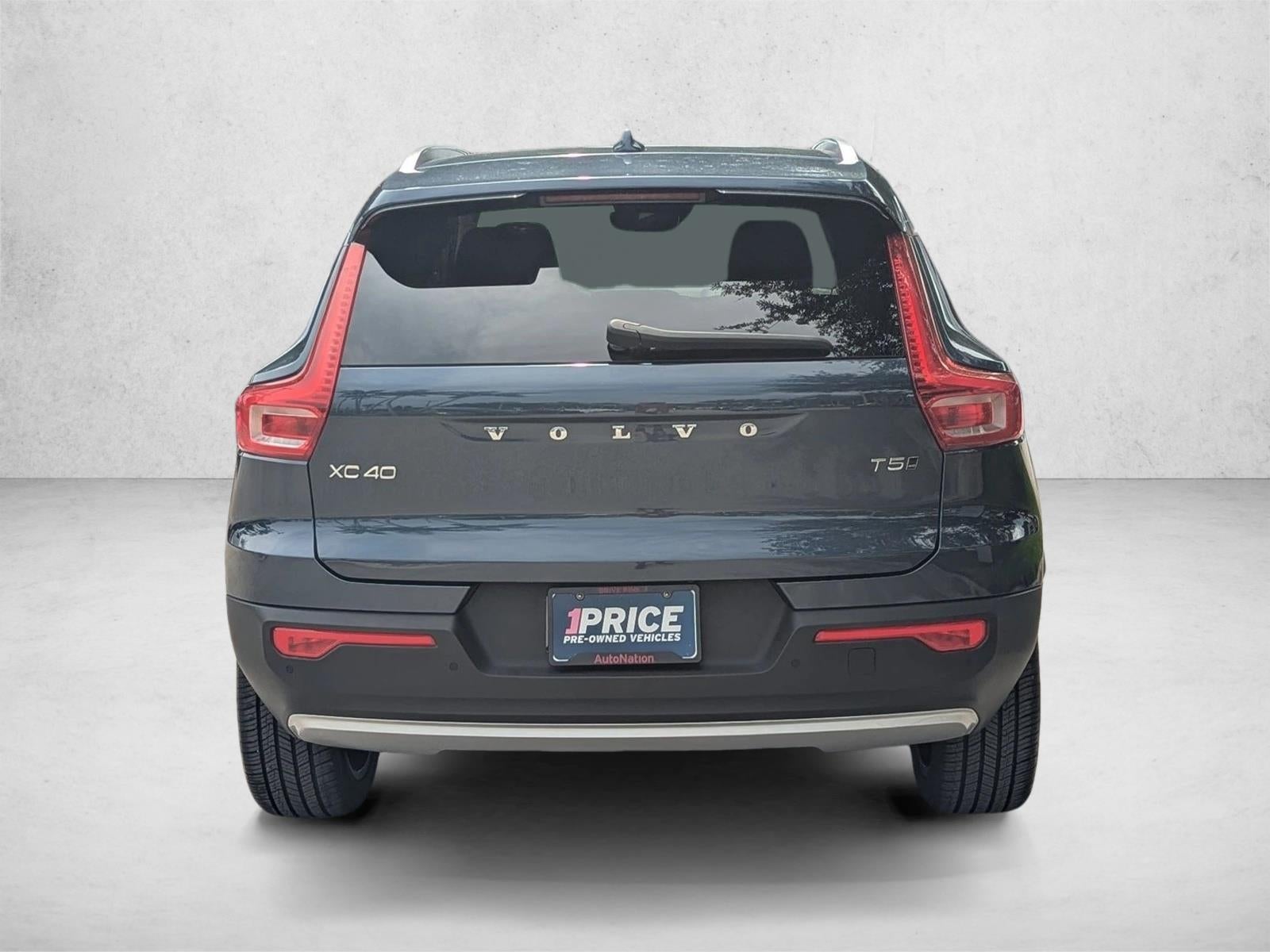 2022 Volvo XC40 T5 AWD Momentum