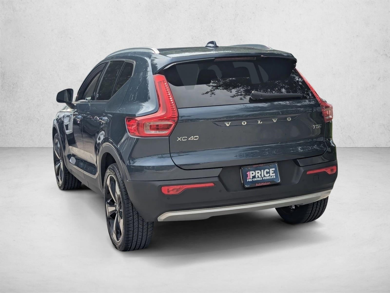 2022 Volvo XC40 T5 AWD Momentum