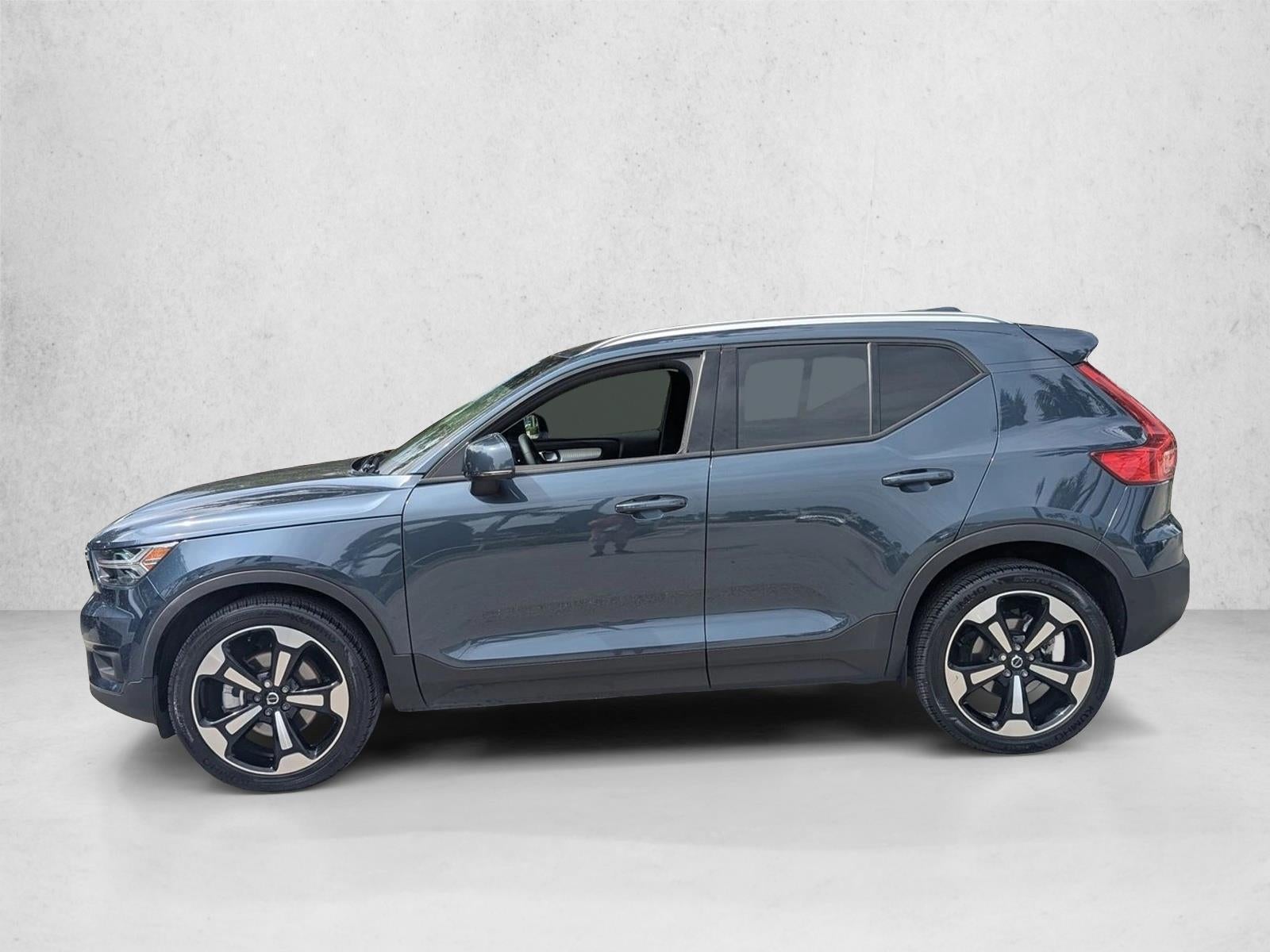 2022 Volvo XC40 T5 AWD Momentum