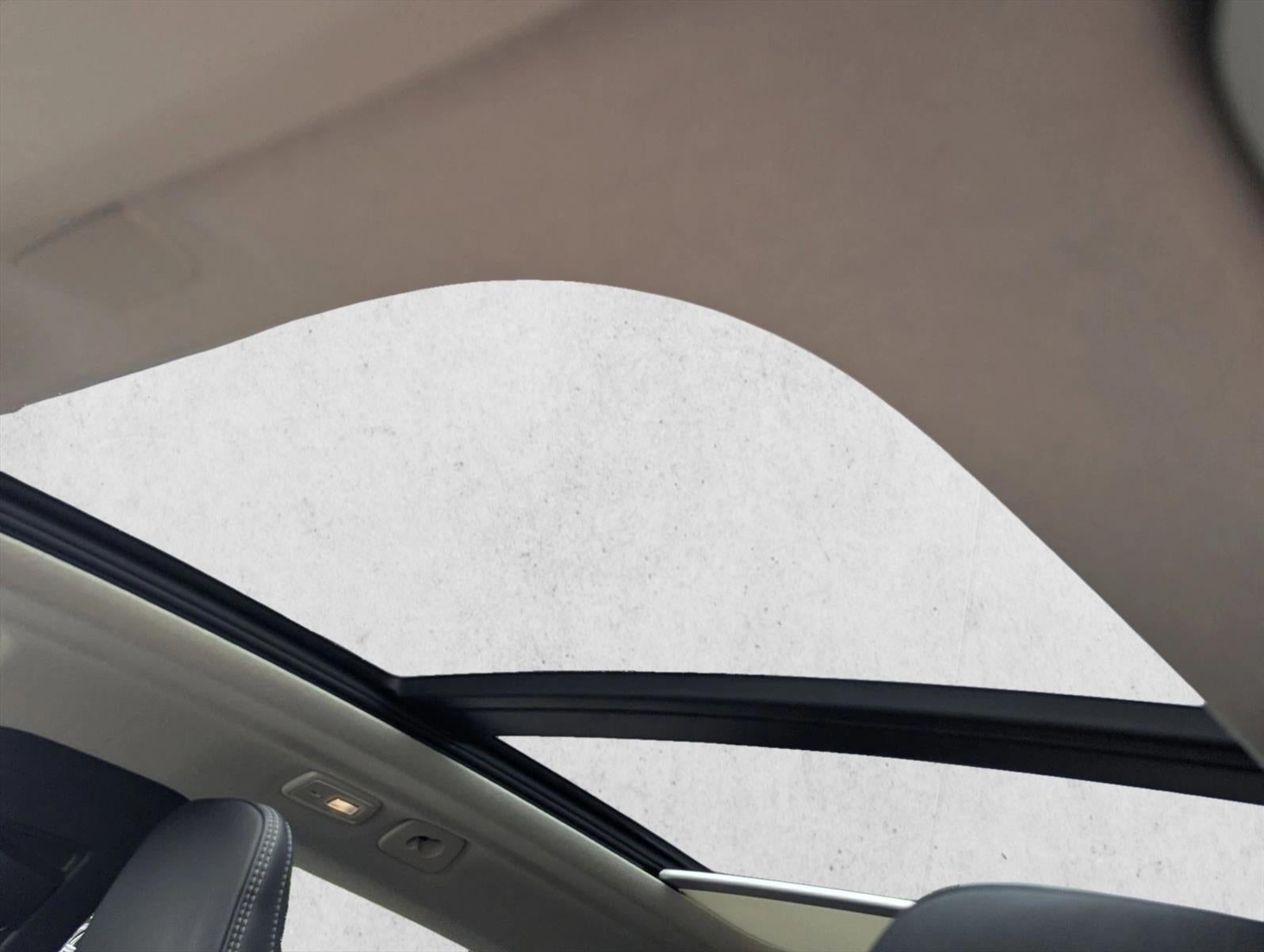 2023 Volvo XC40 B5 AWD Plus Dark Theme