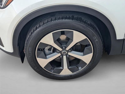 2023 Volvo XC40 B5 AWD Plus Dark Theme