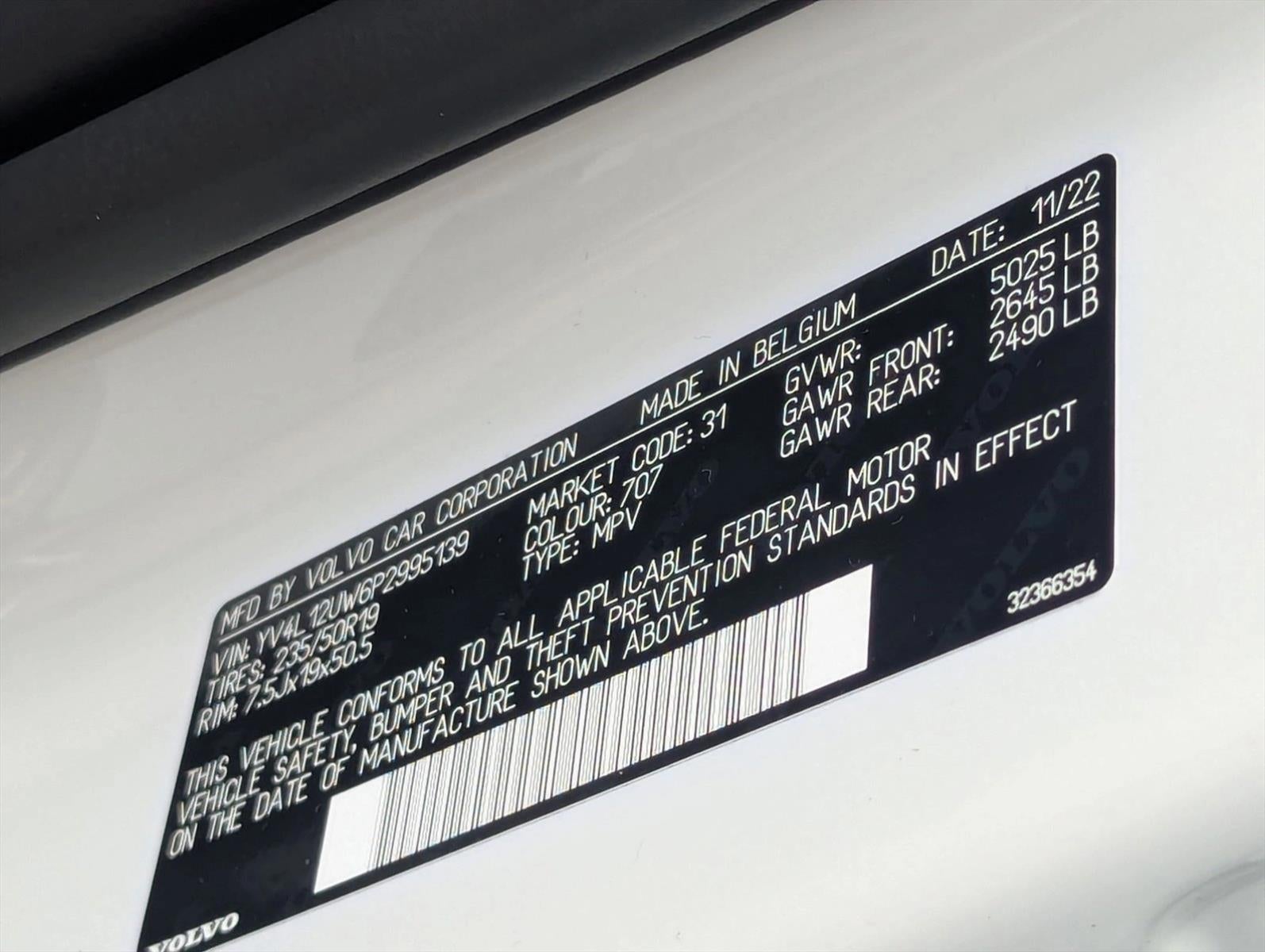 2023 Volvo XC40 B5 AWD Plus Dark Theme