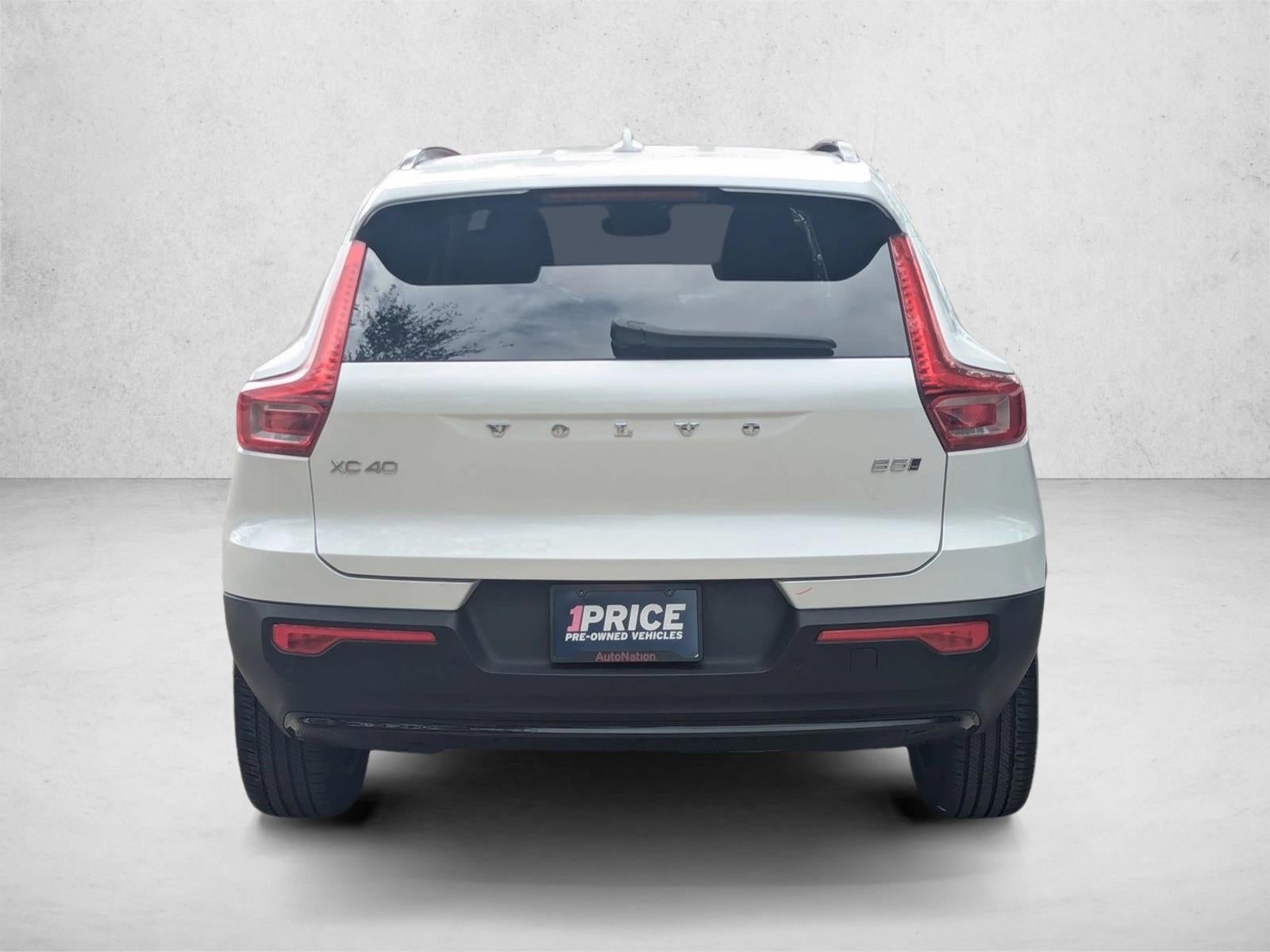 2023 Volvo XC40 B5 AWD Plus Dark Theme