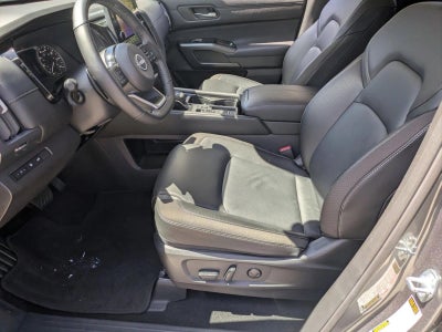 2025 Nissan Pathfinder SL 2WD