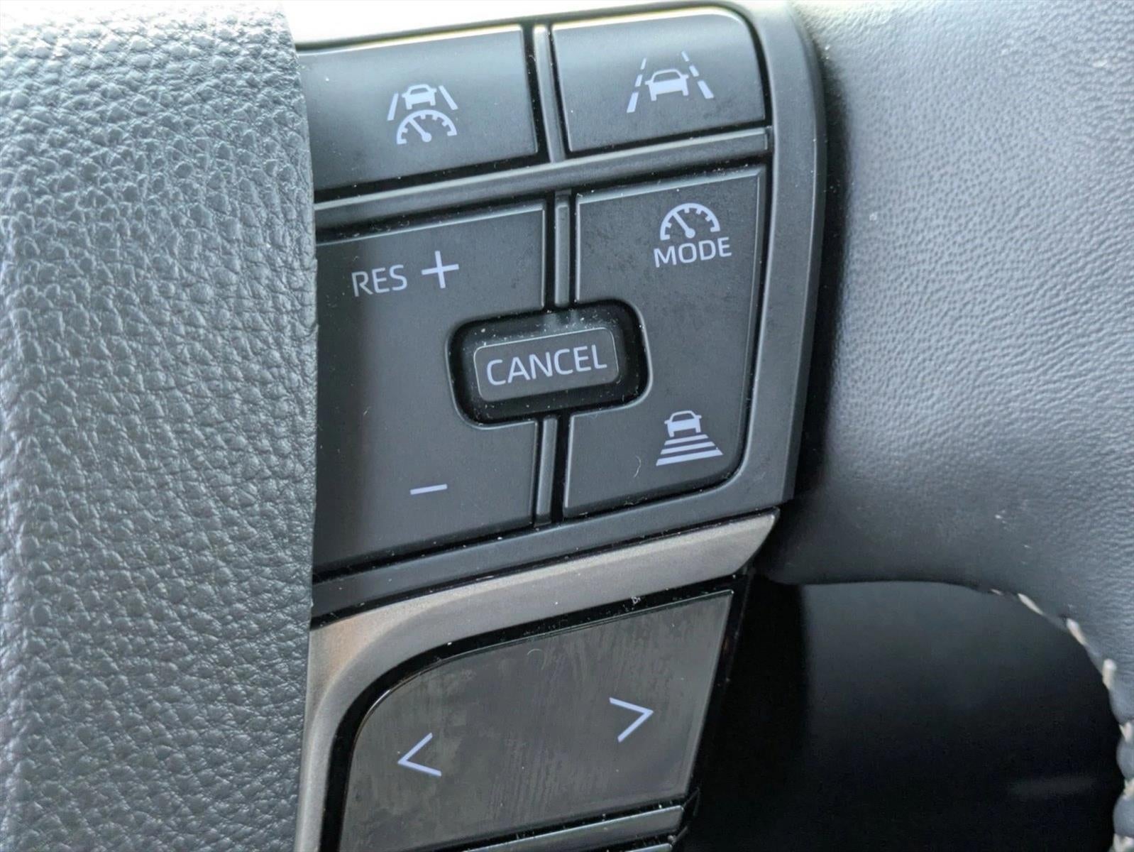 2025 Toyota Camry SE (SE)