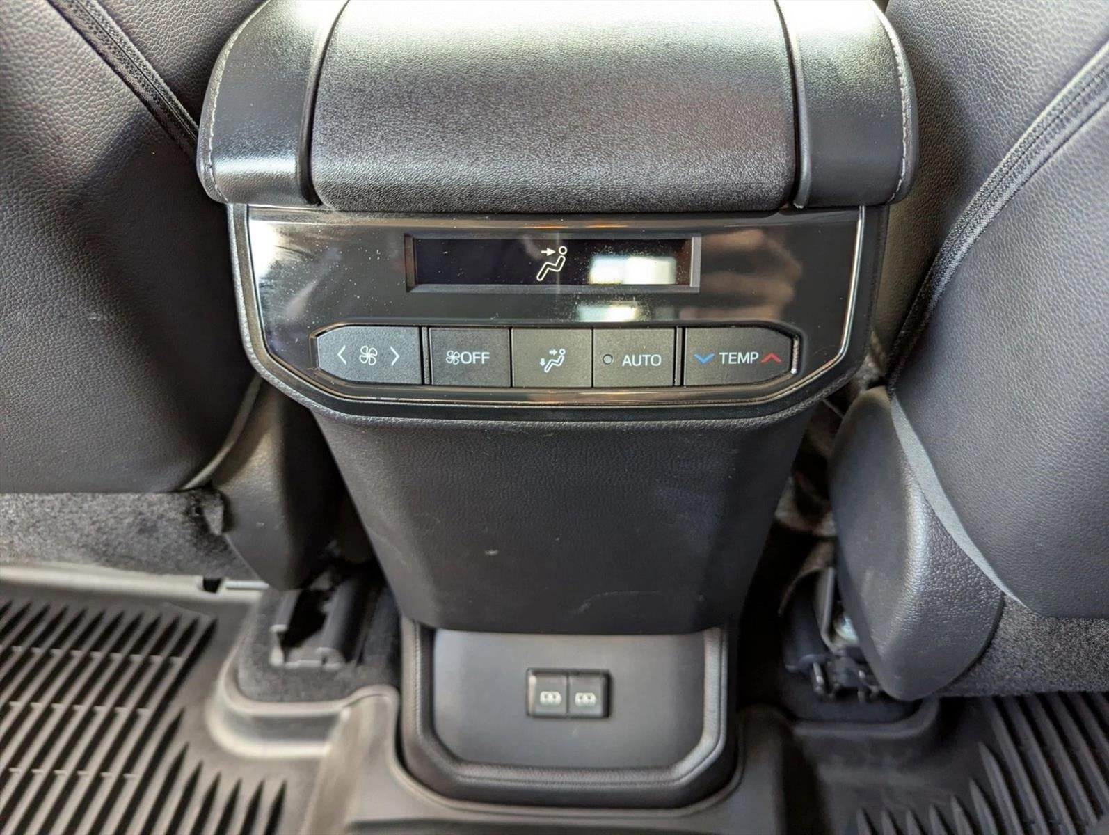 2022 Toyota Highlander XLE FWD (Natl)