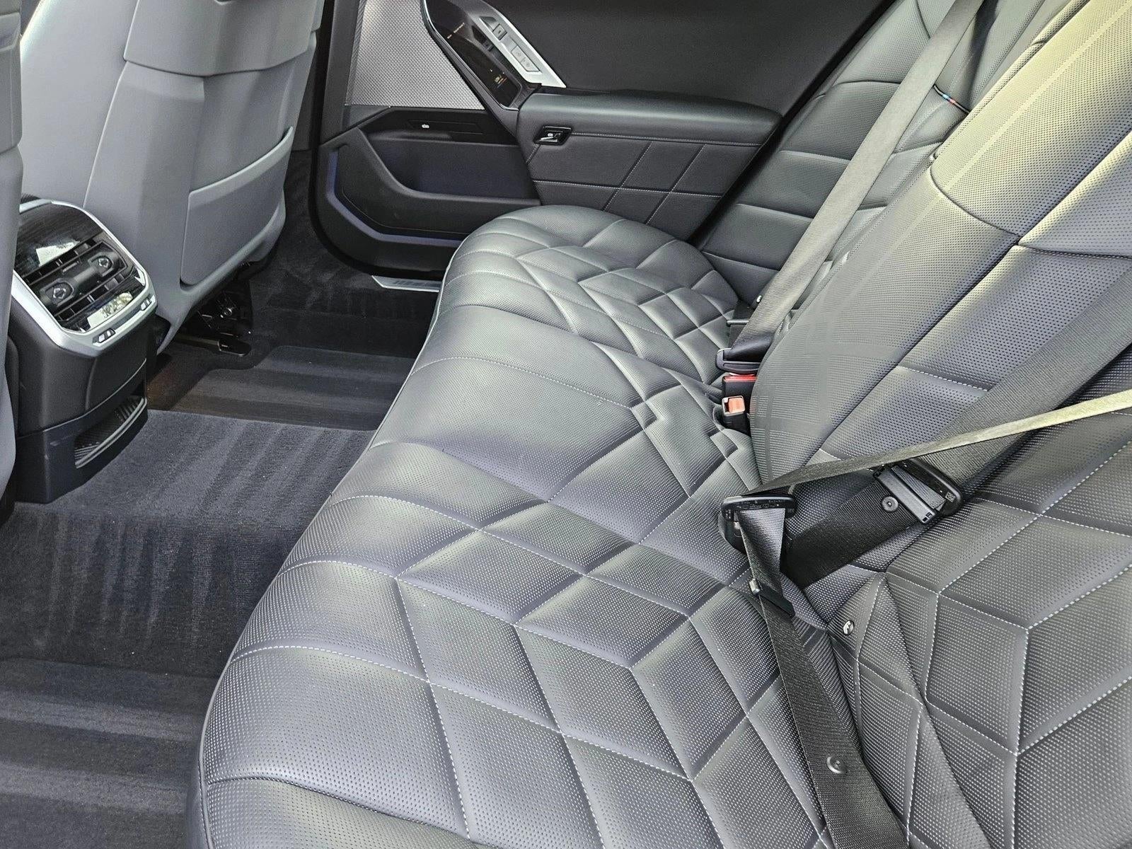 2025 BMW 740i xDrive Sedan