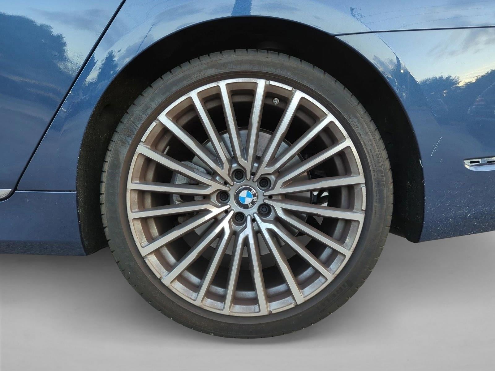 2022 BMW 740i Sedan