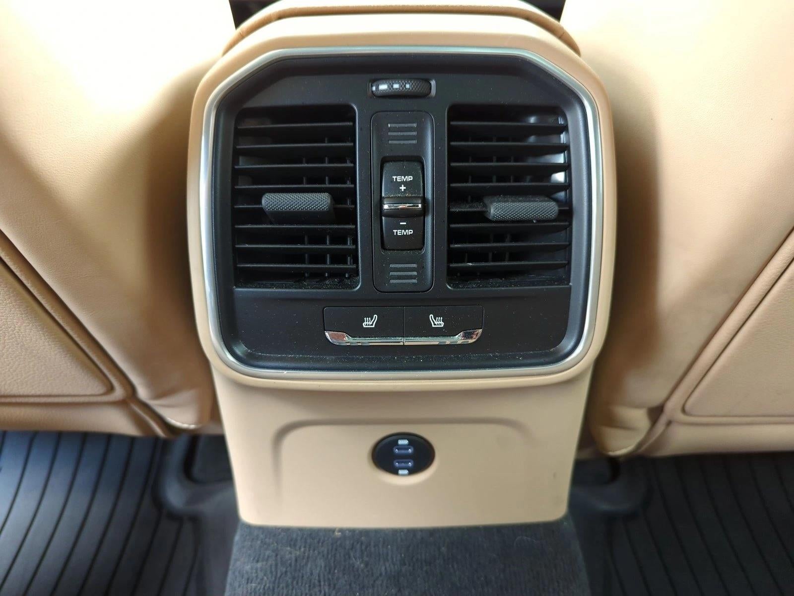 2023 Porsche Macan AWD