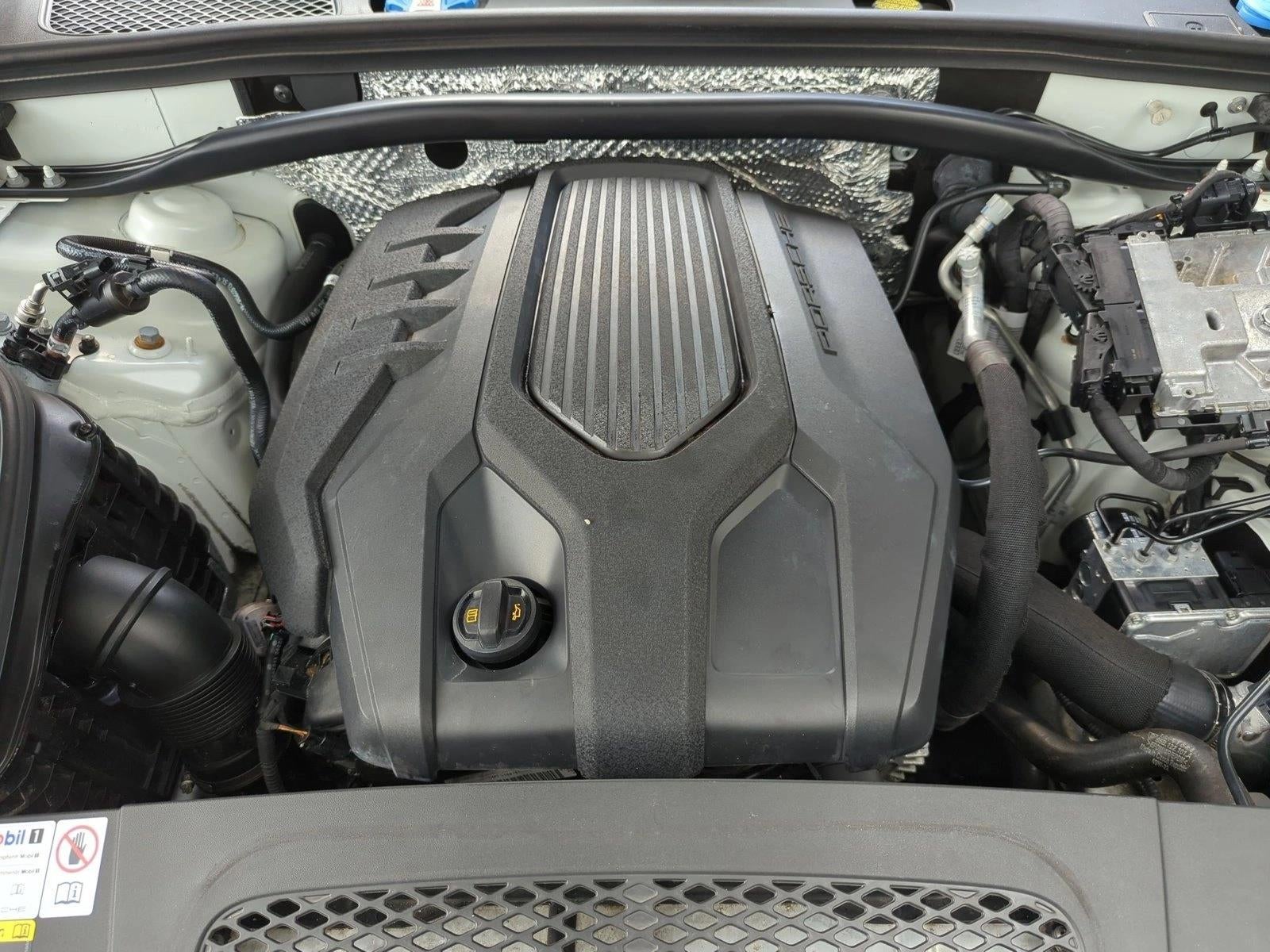2023 Porsche Macan AWD