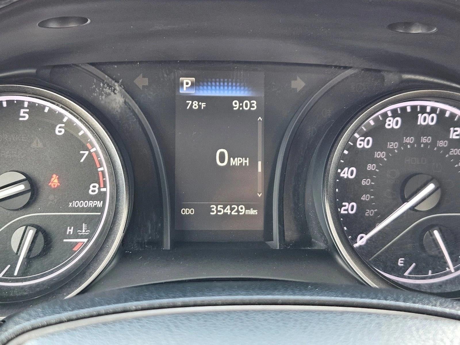 2022 Toyota Camry SE Auto (SE)