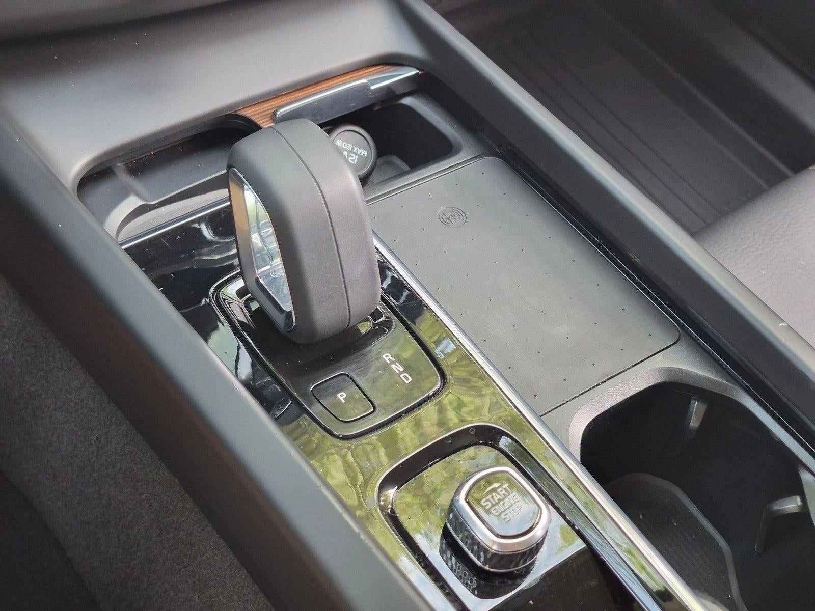 2022 Volvo XC60 B5 FWD Momentum