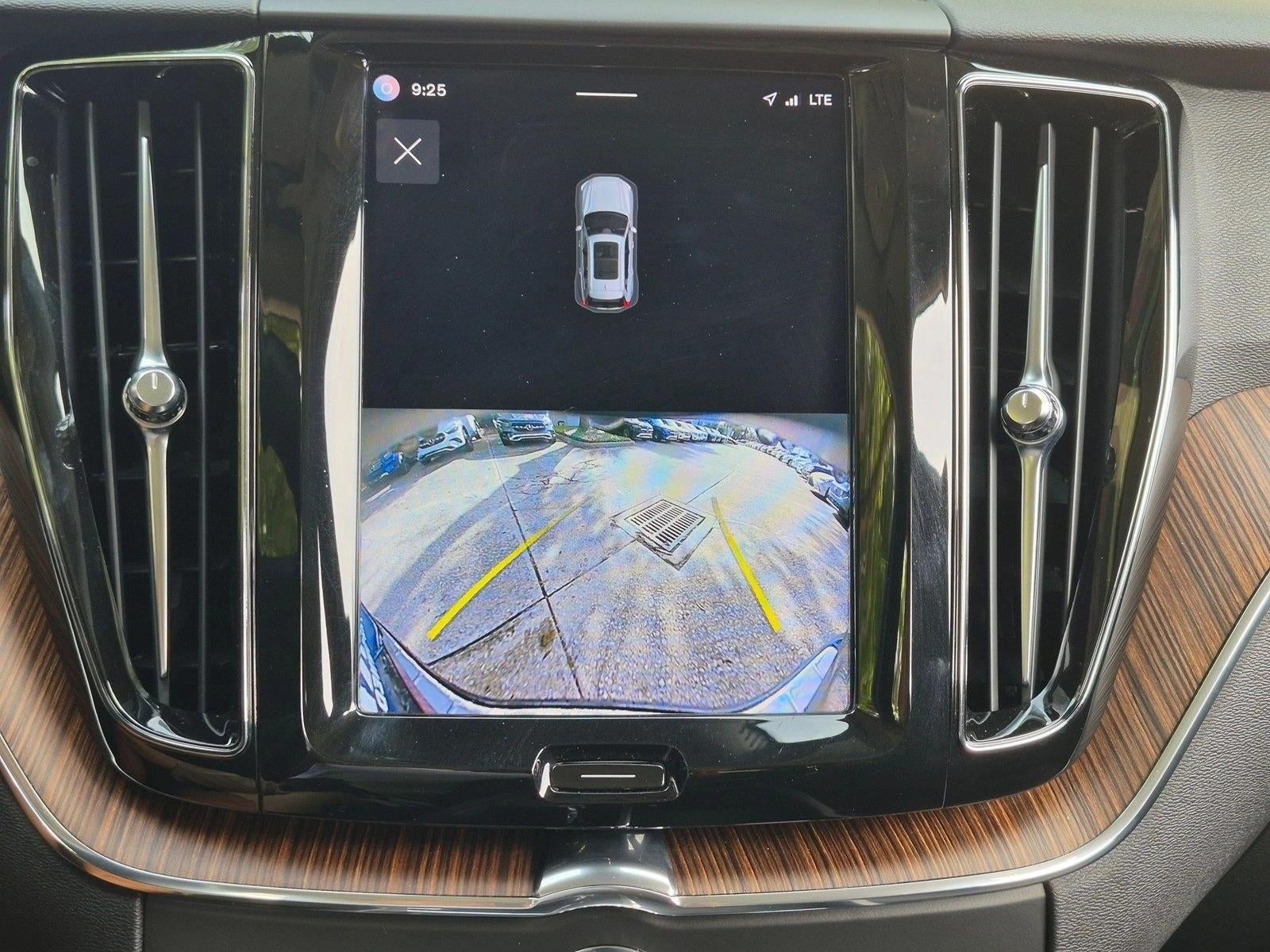 2022 Volvo XC60 B5 FWD Momentum
