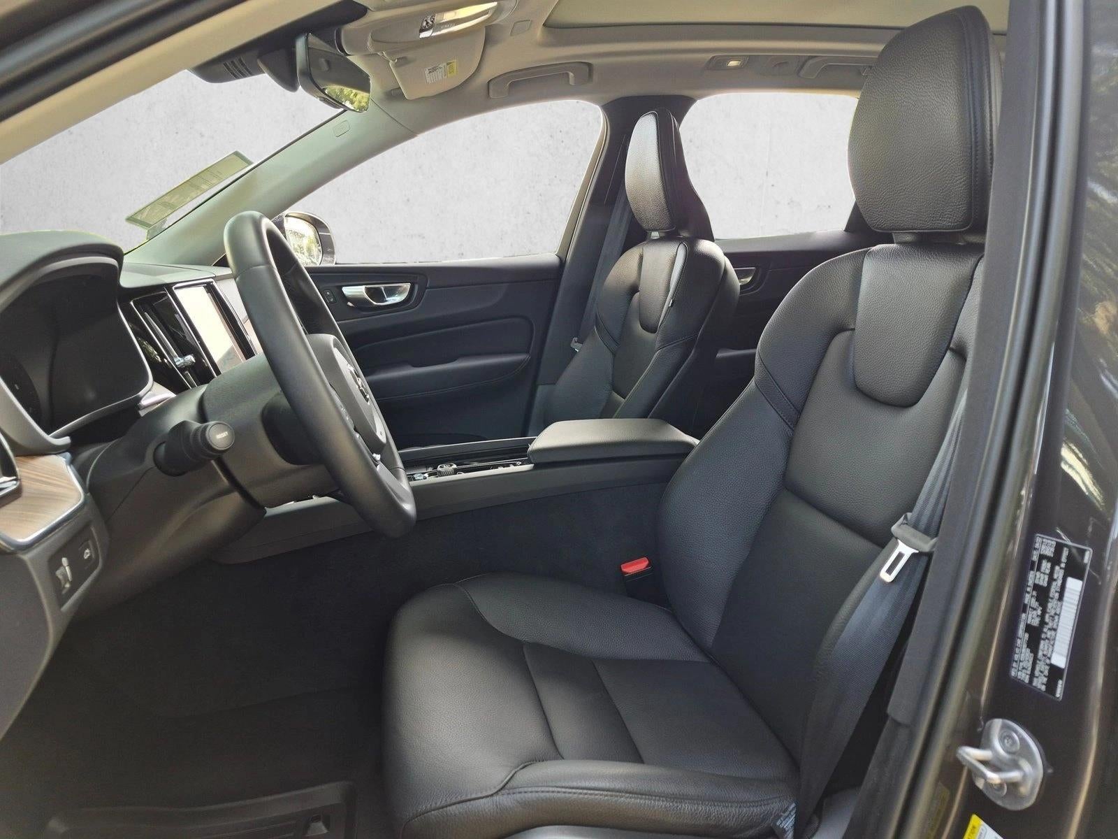 2022 Volvo XC60 B5 FWD Momentum