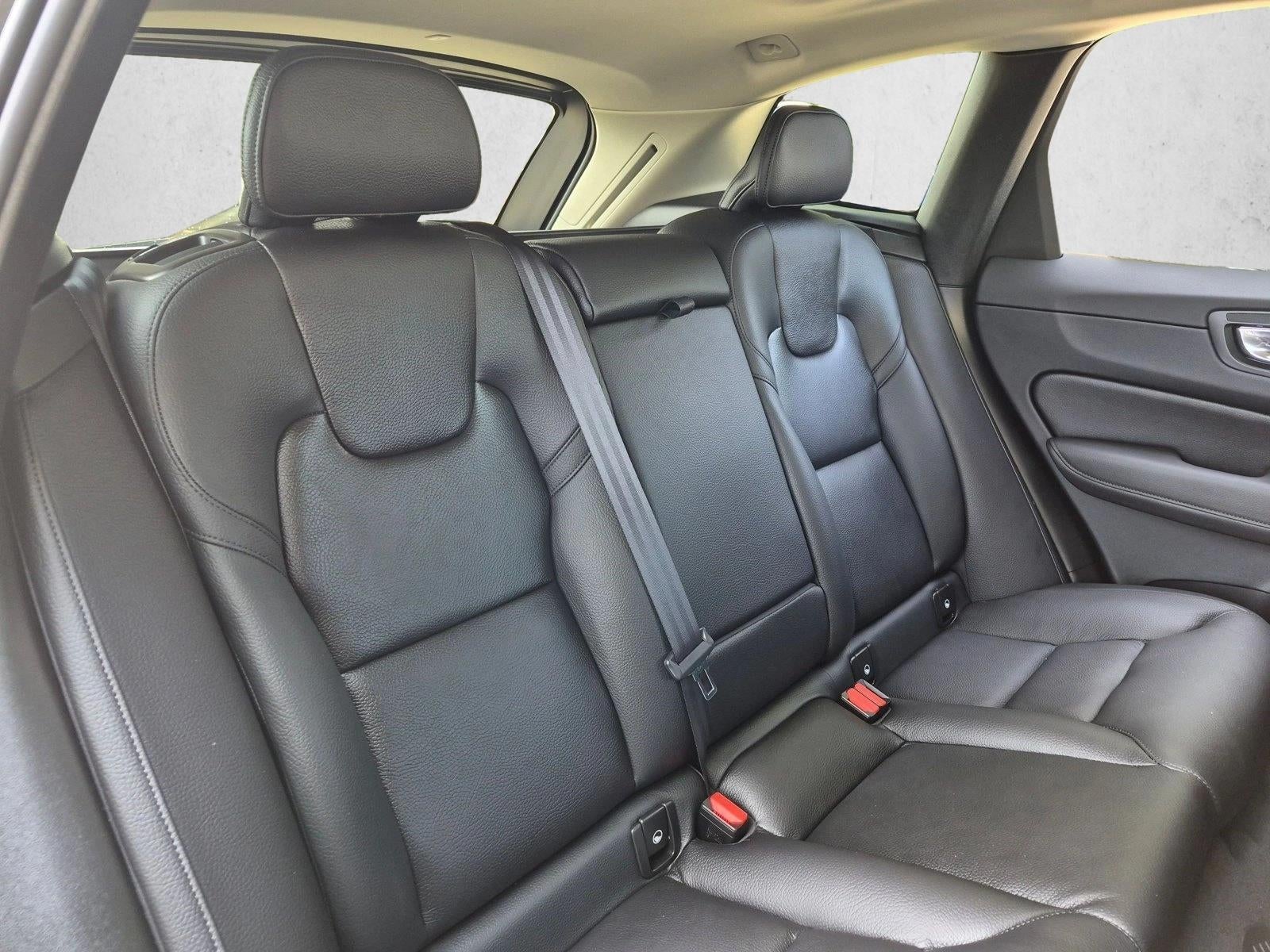 2022 Volvo XC60 B5 FWD Momentum