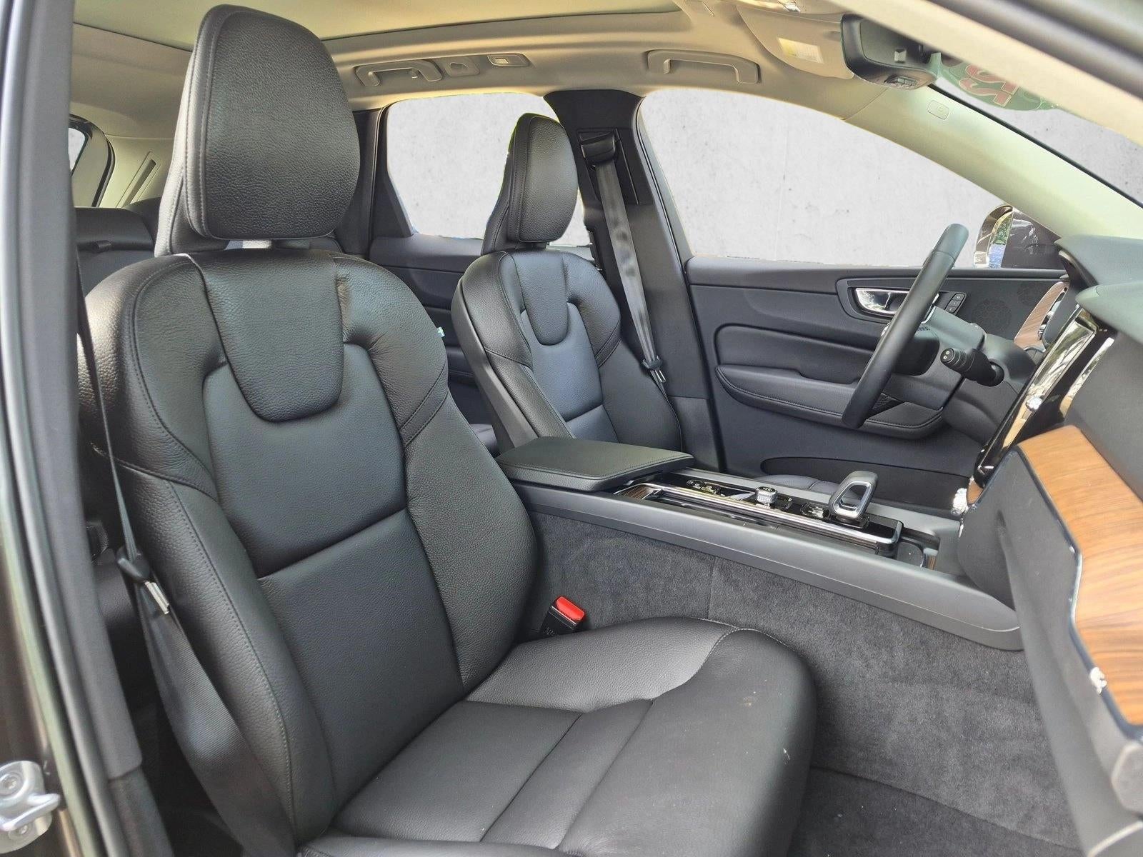 2022 Volvo XC60 B5 FWD Momentum