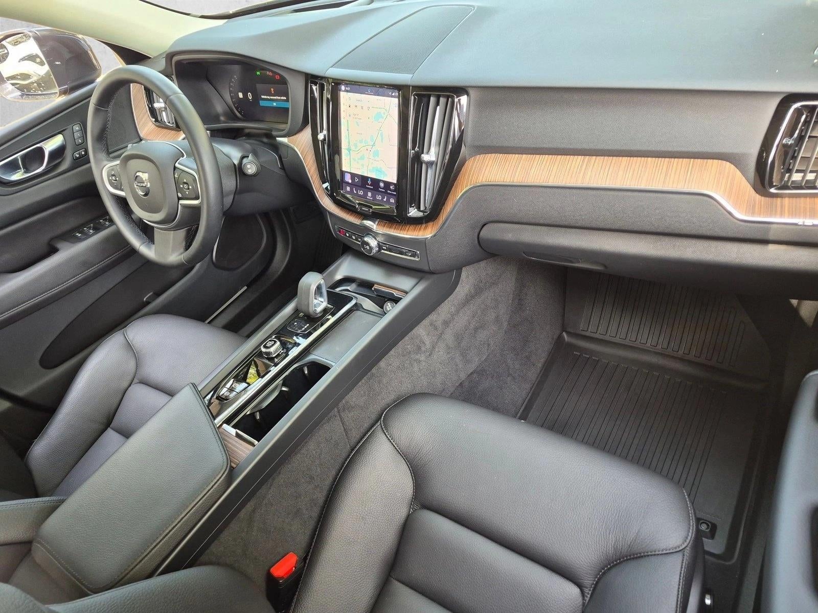 2022 Volvo XC60 B5 FWD Momentum