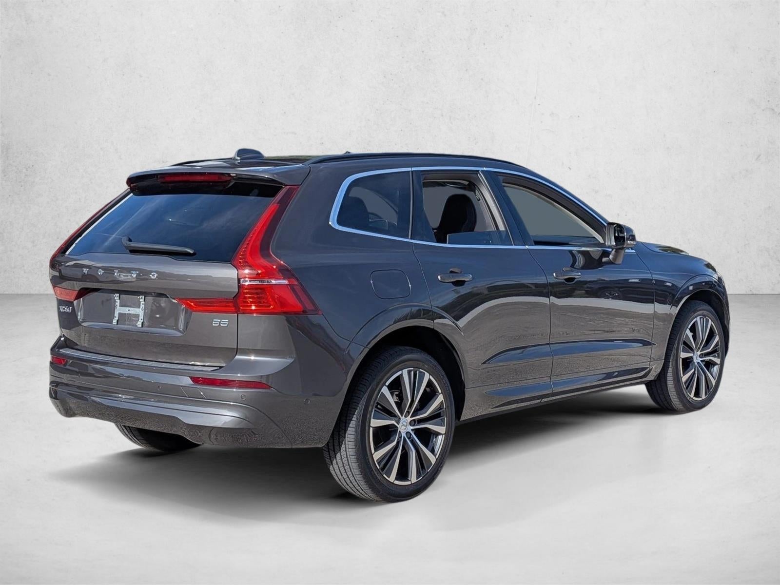 2022 Volvo XC60 B5 FWD Momentum