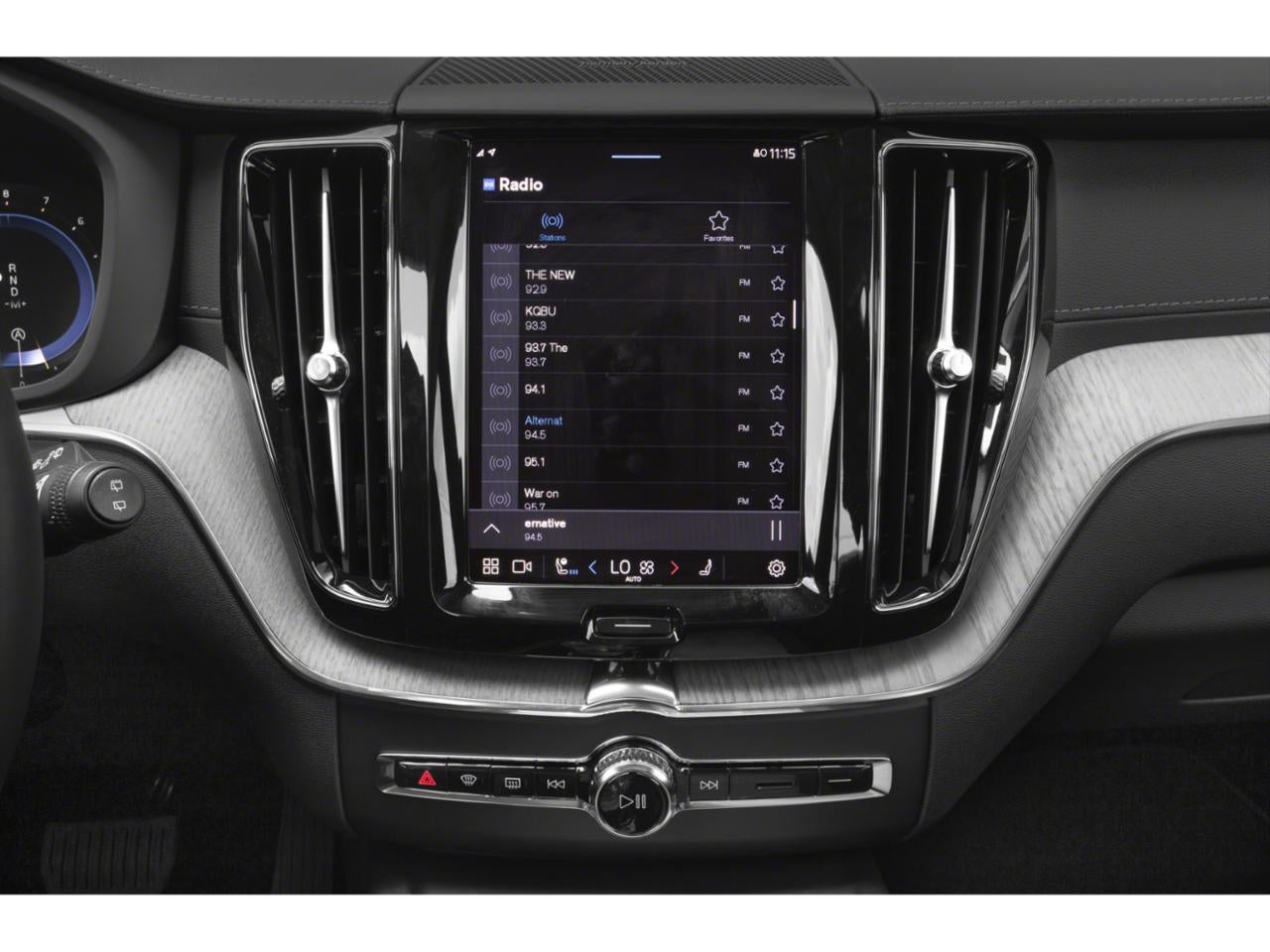 2022 Volvo XC60 B5 FWD Momentum