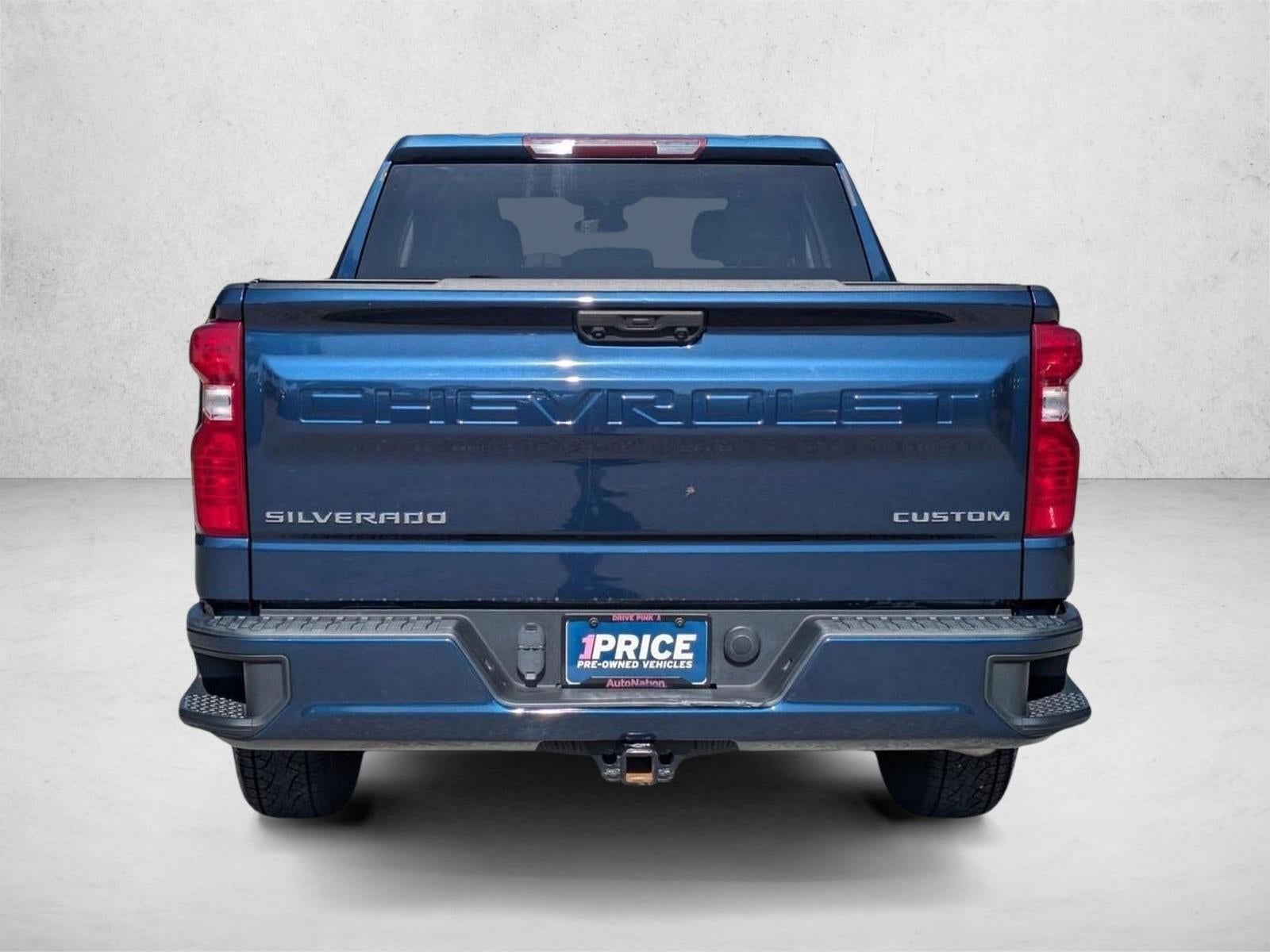 2022 Chevrolet Silverado 1500 Crew Cab Short Box 2-Wheel Drive Custom