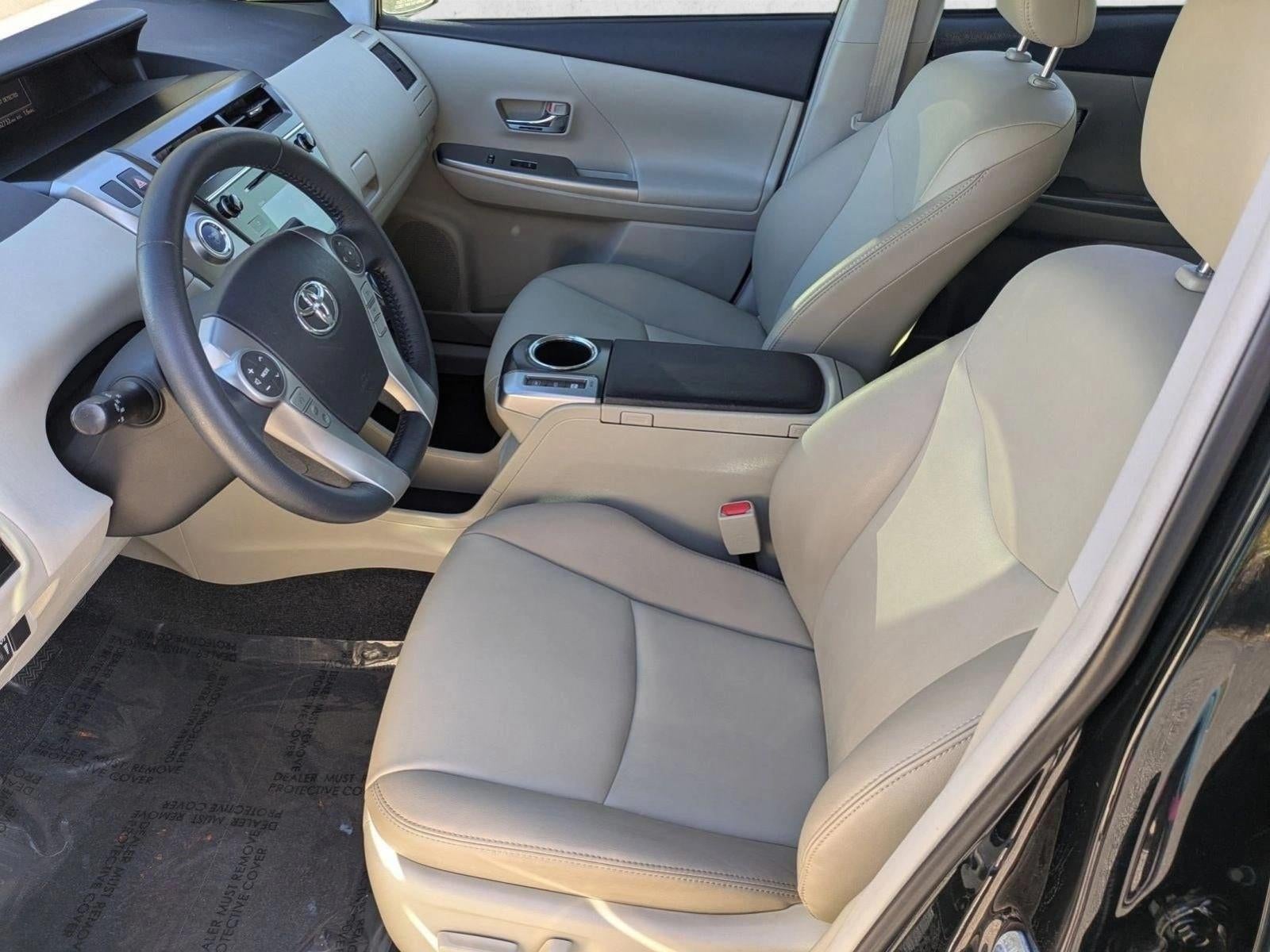 2017 Toyota Prius v Four (Natl)