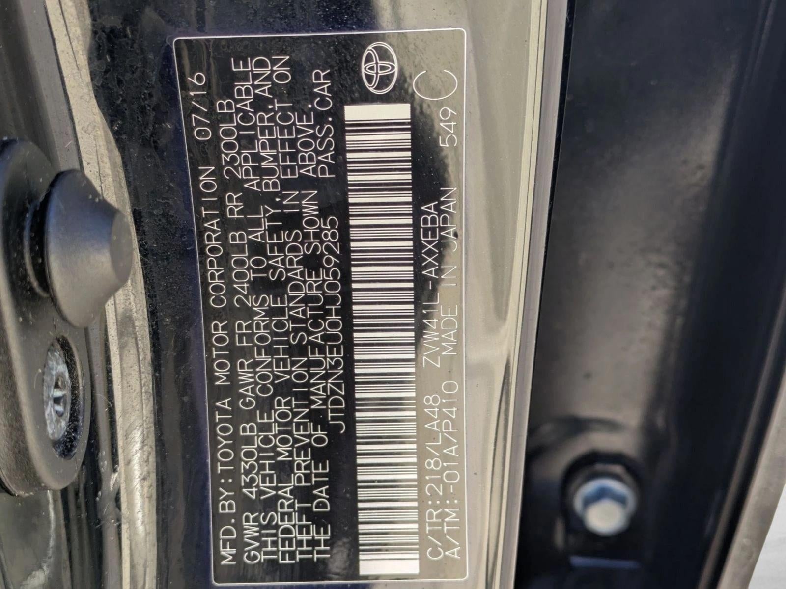 2017 Toyota Prius v Four (Natl)