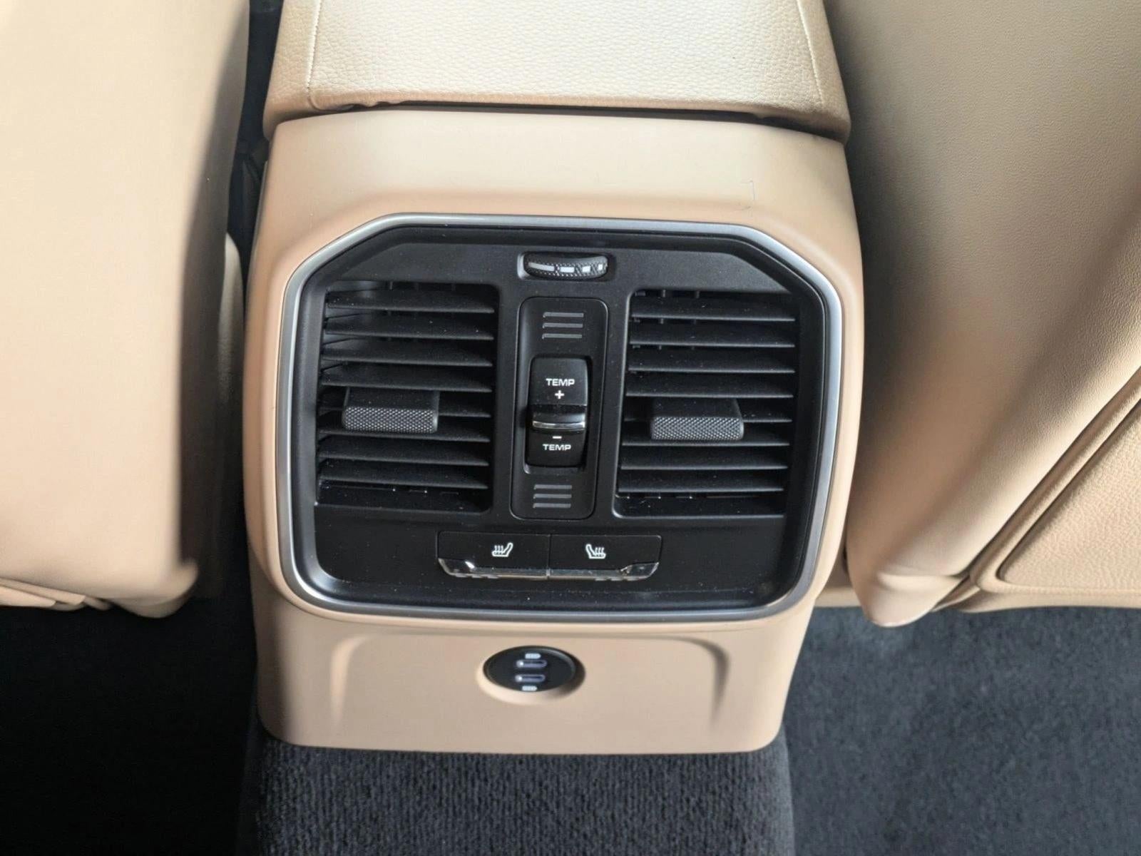 2025 Porsche Macan AWD