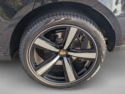 2025 Porsche Macan AWD