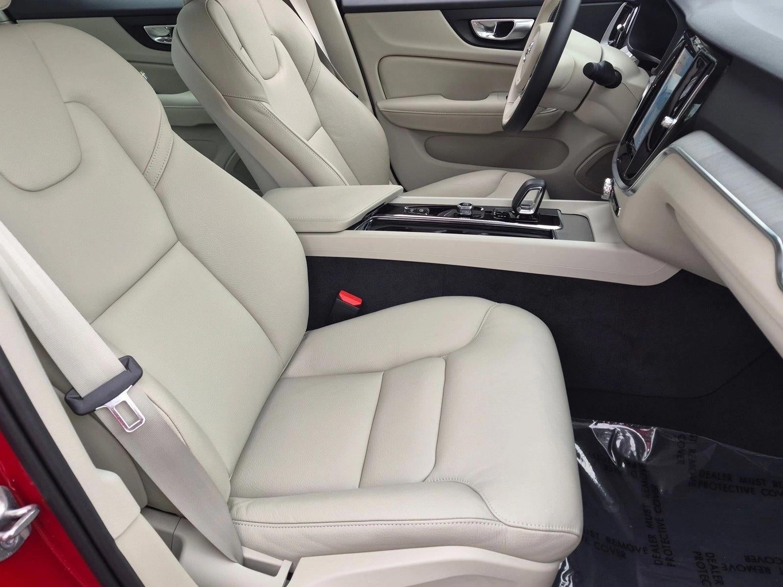 2024 Volvo S60 B5 FWD Plus Dark Theme