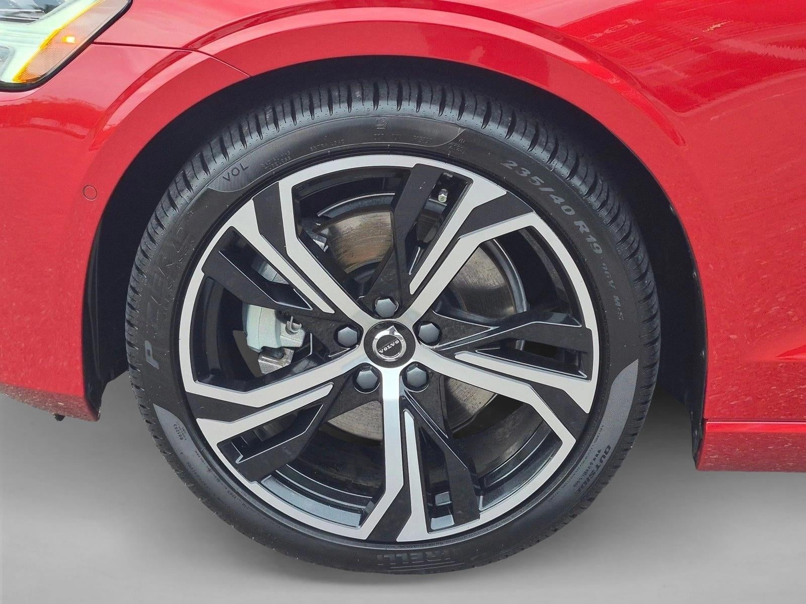 2024 Volvo S60 B5 FWD Plus Dark Theme
