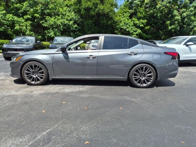 2022 Nissan Altima 2.5 SR Sedan