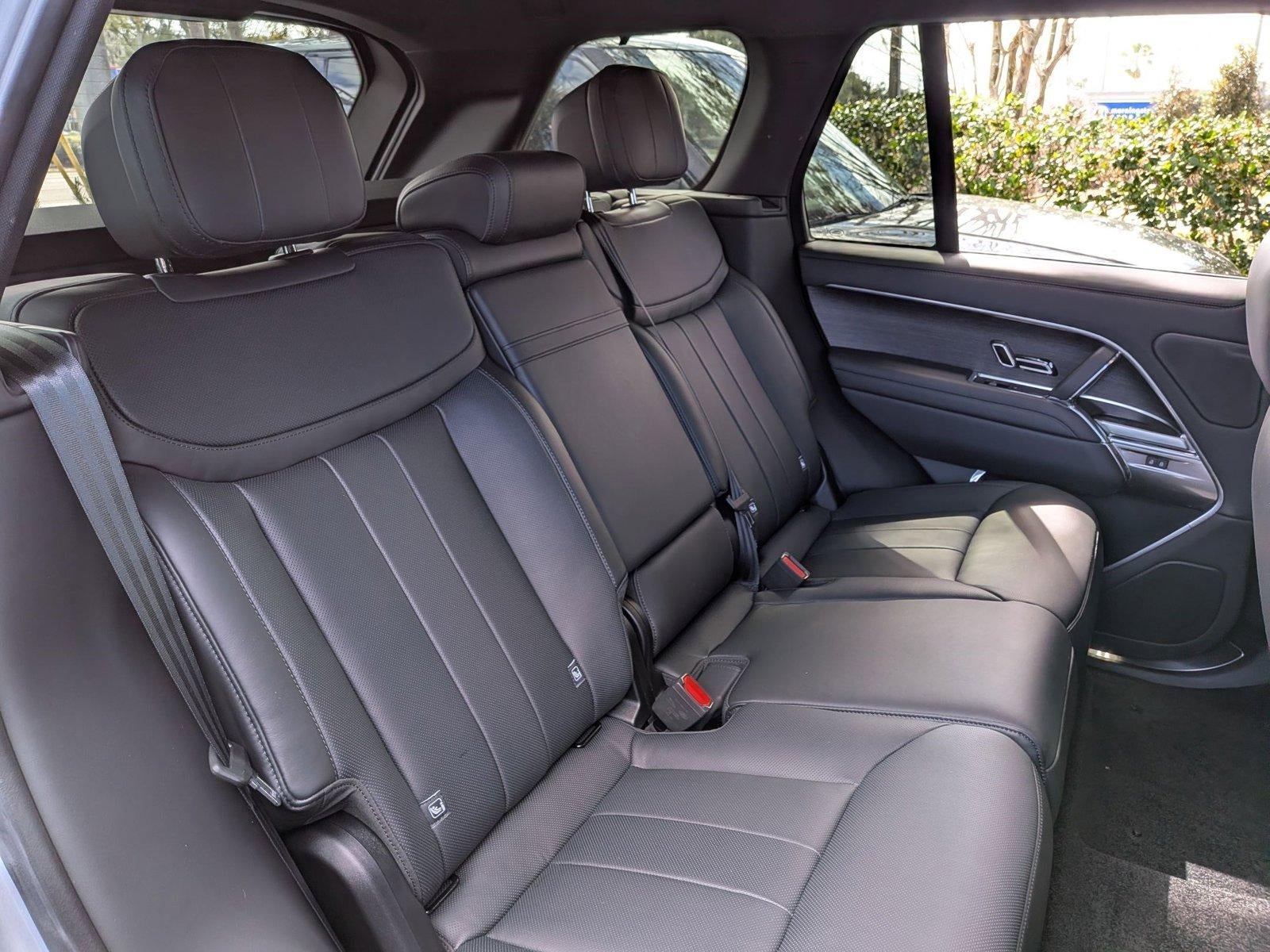 2025 Land Rover Range Rover P530 SE SWB