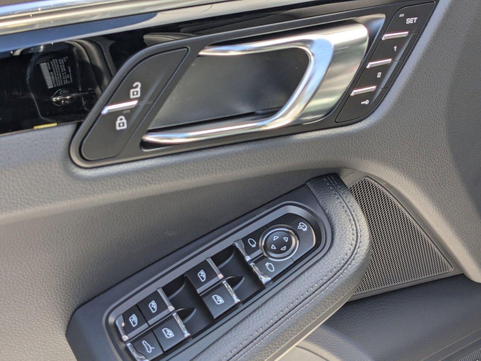 2025 Porsche Macan AWD