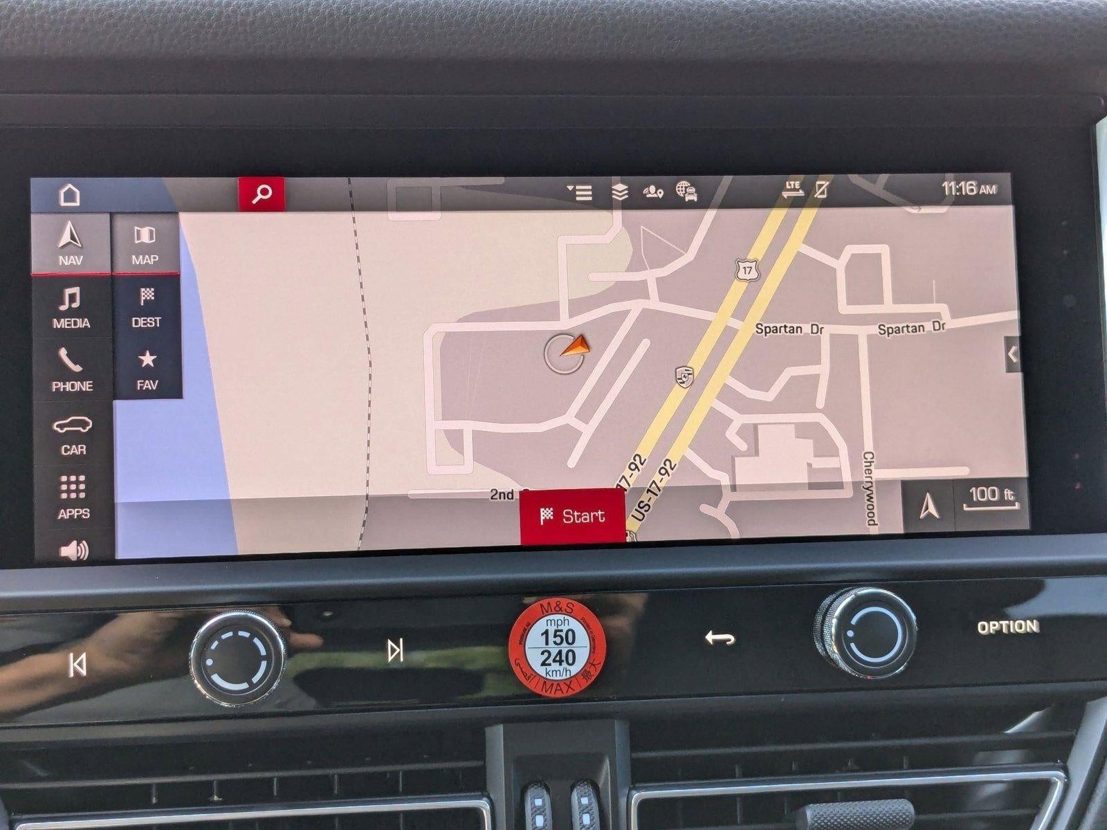 2025 Porsche Macan AWD