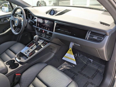2025 Porsche Macan AWD