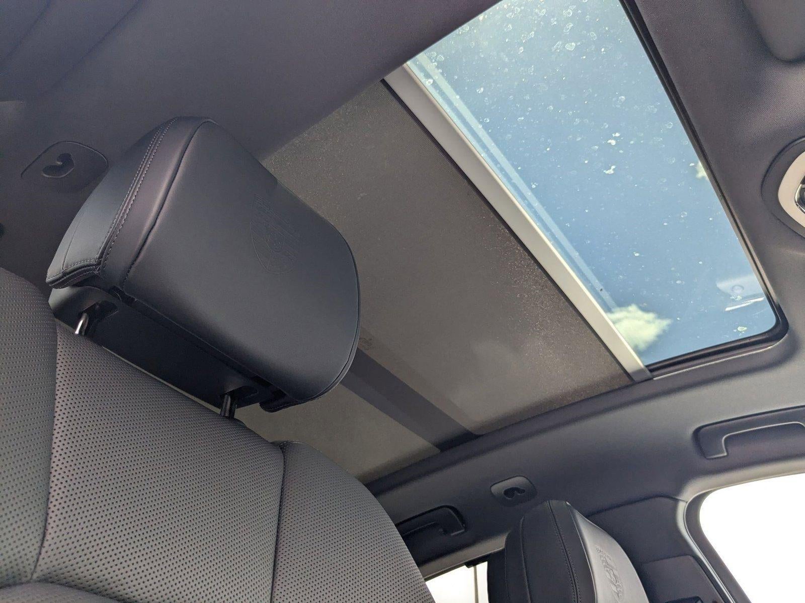 2025 Porsche Macan AWD