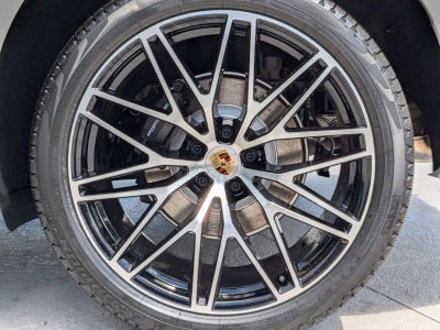 2025 Porsche Macan AWD