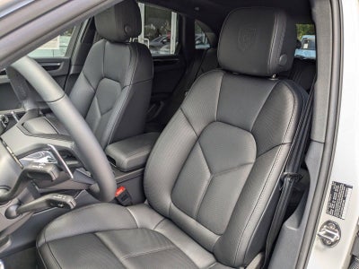 2025 Porsche Macan AWD