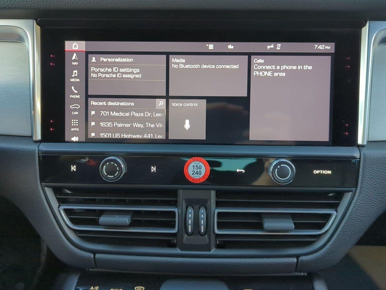 2023 Porsche Macan AWD
